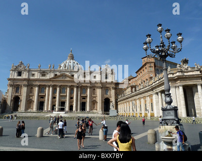 ST PETER'S BASILICA SQUARE VATICAN ROME ITALIE ROME ITALIE VATICAN ROME ITALIE 16 Septembre 2010 Banque D'Images