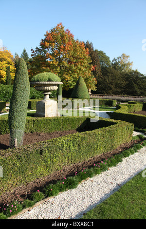 Succession de Tatton Park, Angleterre. Vue d'automne du jardin Italien conçu Joseph Paxton à Tatton Park. Banque D'Images