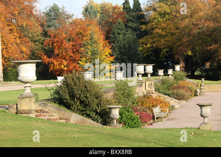 Succession de Tatton Park, Angleterre. Vue d'automne du jardin Italien conçu Joseph Paxton à Tatton Park. Banque D'Images