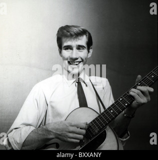 JIM DALE Anglais chanteuse pop et, plus récemment, l'acteur et artiste de voix ici à propos de 1957 tout en apparaissant sur Six-Five Special sur BBC TV Banque D'Images