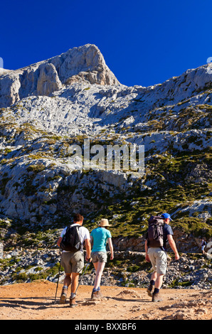 Les randonneurs près du sommet des montagnes à Fuente De dans le Parc National de Picos de Europa, au nord de l'Espagne Banque D'Images