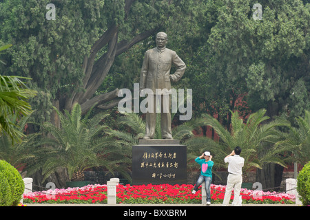 Statue de bronze du Dr. Sun Yat Sen, Zhongshan Park, Beijing, Chine Banque D'Images