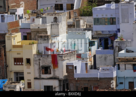 Portrait de maisons à Udaipur, Inde, du Palais de la ville. Banque D'Images