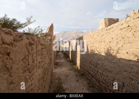 À la recherche de la tombe thébaine Hills du palais au temple funéraire du pharaon Ramsès III, Médinet Habou, rive ouest de Louxor, Egypte Banque D'Images