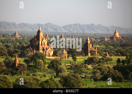 Visites des temples, vue de la Pagode Shwesandaw dans la zone Aarchaeological Bagan Bagan Myanmar, en. (Birmanie) Banque D'Images