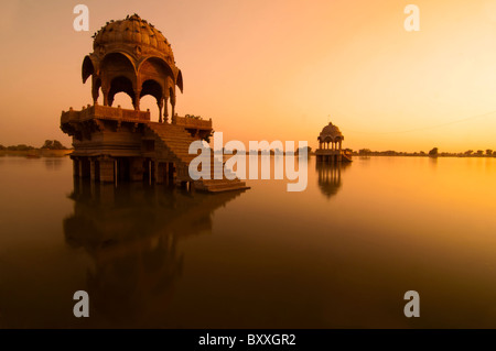 Gadi Sagar Lake, célèbre monument de l'Inde Banque D'Images