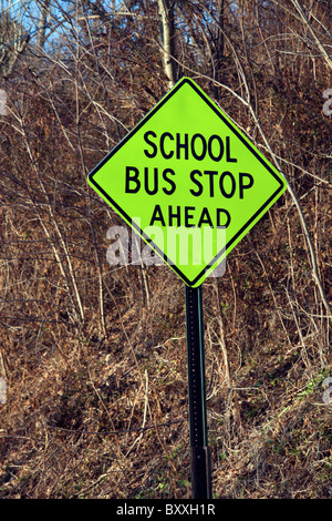 Arrêt de bus scolaire à venir signer Banque D'Images