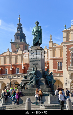 Monument à Adam Mickiewicz, place du marché à Cracovie, Pologne Banque D'Images