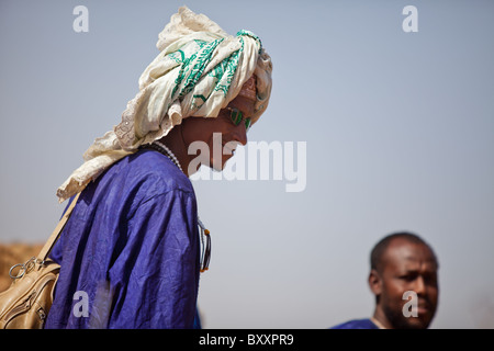 L'homme peul dans la ville de Djibo dans le nord du Burkina Faso. Les Peuls sont traditionnellement musulman. Banque D'Images
