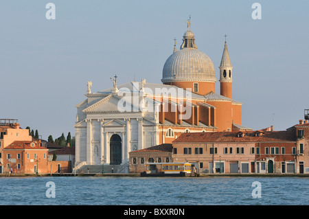 Venise. L'Italie. Palladio's église du Redentore (Chiesa del Santissimo Redentore aka Il Redentore) sur la Giudecca. Banque D'Images