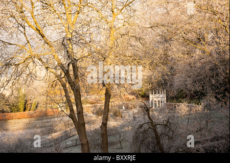 Painswick Rococo Garden à l'hiver, après une forte gelée, Gloucestershire, Angleterre, Royaume-Uni Banque D'Images