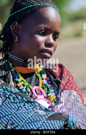 Jeune femme peule dans le village d'Bantagiri saisonnières dans le nord du Burkina Faso. Les Peuls sont des pasteurs nomades. Banque D'Images