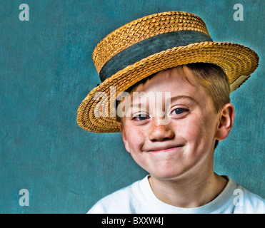 L'un young Caucasian boy frère copy space Banque D'Images