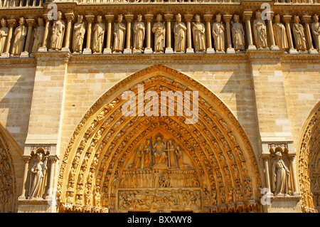 Architecture gothique de la façade de la cathédrale notre-Dame, Paris Banque D'Images