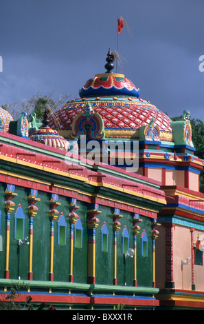 Mur et dôme de Tamil temple Morange, Saint André, La Réunion (France), de l'Océan Indien Banque D'Images