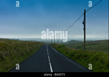 Le chemin à parcourir dans le comté de Clare, à l'ouest de l'Irlande Banque D'Images