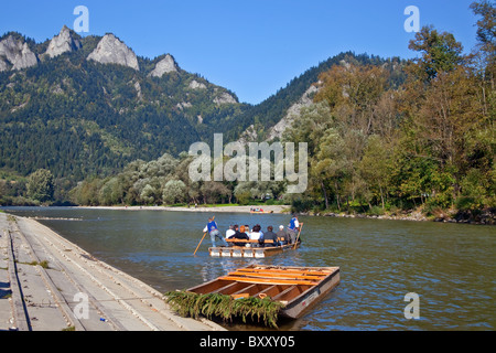 Rafting sur les trois couronnes et Dunajec dans les Pieniny, Pologne Banque D'Images