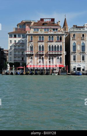 Venise. L'Italie. Hôtel Bauer Palazzo Grunwald vue depuis le Grand Canal. Banque D'Images