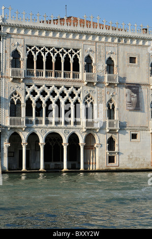 Venise. L'Italie. 15e C Ca' d'Oro du Grand Canal. Banque D'Images