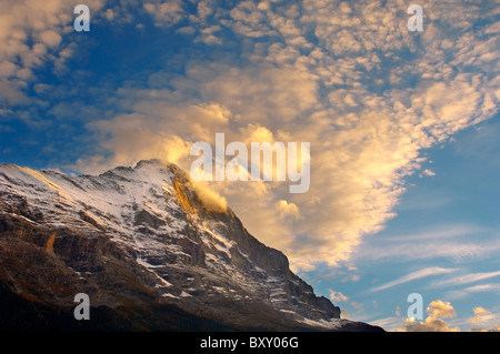 La face nord de l'Eiger au coucher du soleil avec les nuages - Grinderalwd - Alpes Suisse Banque D'Images