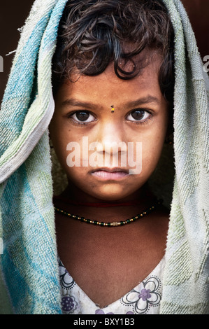 Pauvre Jeune Fille indienne portrait. L'Andhra Pradesh, Inde Banque D'Images