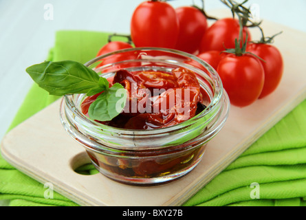 L'Italien des tomates séchées dans l'huile d'olive, bocal en verre Banque D'Images