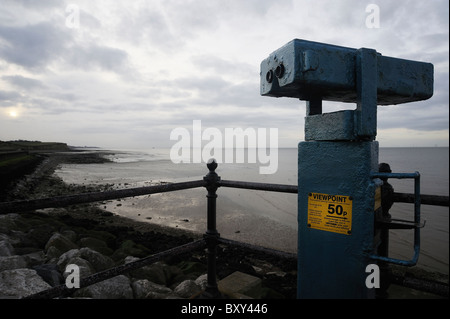 Jumelles à monnayeur pour les touristes Reculver Kent Banque D'Images