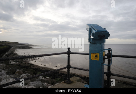 Jumelles à monnayeur pour les touristes Reculver Kent Banque D'Images