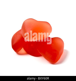 Forme de coeur Valentine jelly Sweets de perspective faible isolé sur blanc. Banque D'Images