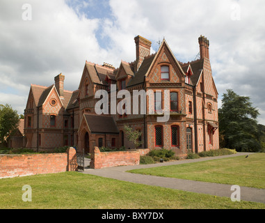 L'Université de Reading, Whiteknights campus, Berkshiure. Foxhill house, construit comme sa propre maison familiale, par Alfred Waterhouse 1867-8 Banque D'Images