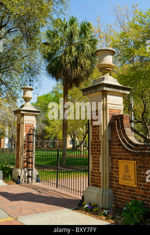 Historique de l'Université de Caroline du Sud porte en fer à cheval le long de la rue entrée Sumter à Columbia, SC, États-Unis d'Amérique. (Voir Description) Banque D'Images