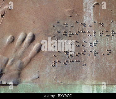 Un relief en bronze de texte braille et part imprimer Banque D'Images