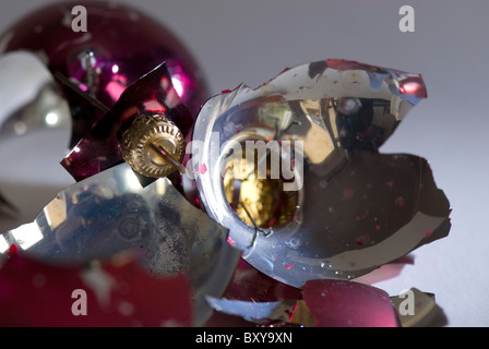 Babioles de noël brisé Banque D'Images