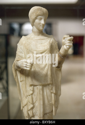 Artemis. La déesse chasseresse. Sculpture en marbre, romain datant du deuxième siècle. Musée d'Ephèse. Selçuk. La Turquie. Banque D'Images