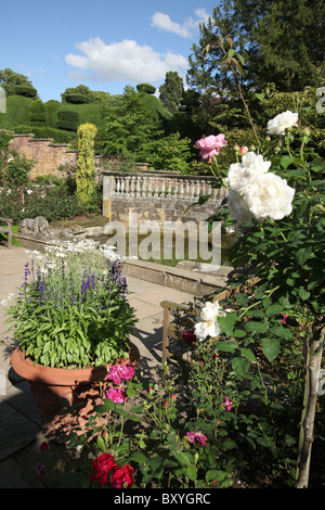 Succession de Tatton Park, Angleterre. Vue d'été de Tatton Park Jardin de roses. Banque D'Images