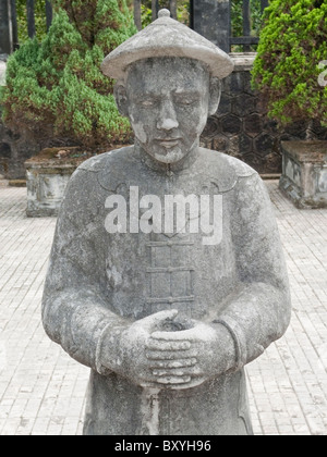 Vietnam, Hue, Khai Dinh Tomb, statues en pierre mandarin Banque D'Images