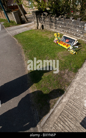 Uk fans remember Eddie Cochran sur le 50e anniversaire de sa mort causée par un accident de voiture en garbsen UK. Banque D'Images