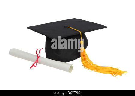 Graduation hat et de diplôme sur fond blanc Banque D'Images