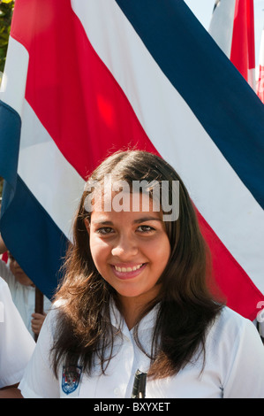 Fille et le jour de l'indépendance drapeau Costa Rica Costa Rica central valley parade Banque D'Images