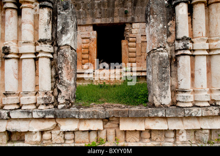 Entrée du palais, PUCC ruines mayas de LABNA, YUCATAN, MEXIQUE Banque D'Images