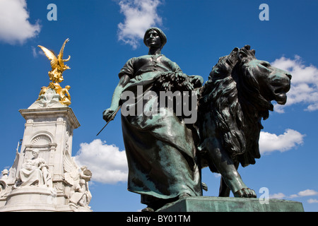 Queen Victoria Memorial devant le palais de Buckingham Banque D'Images