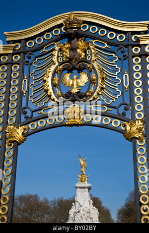 Détail de gateway et Victoria Monument situé devant le palais de Buckingham Banque D'Images