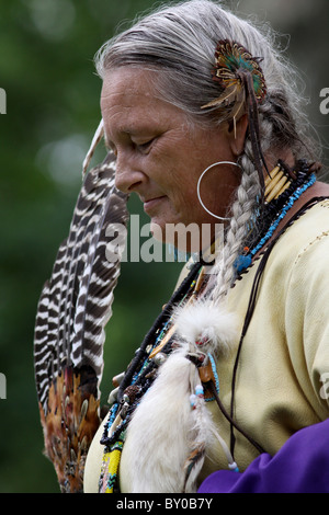 Native American Woman Dancer Fort Ancient Pow Wow en Ohio Banque D'Images