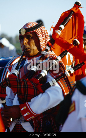 Dubai UAE (bande de police seule bande de porter le tartan de l'Écosse) Banque D'Images