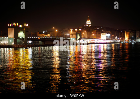 Pont de Galata dans l'obscurité, Istanbul Banque D'Images