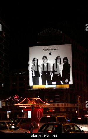 Billboard Beatles sur Canal Street, dans le quartier chinois de la ville de New York Banque D'Images