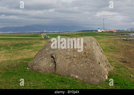 Grasteinn rocks elf par Bessastadir la résidence présidentielle en Islande. Banque D'Images