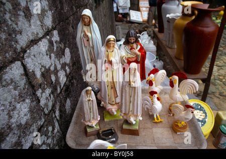 De Valença do Minho Portugal frontalier du Portugal à l'Espagne la vente de figurines de décrochage Jésus Christ la Vierge Marie Banque D'Images