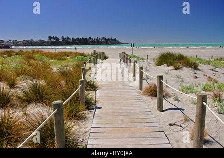 Promenade à la plage à travers les dunes de sable, Caroline Bay, Timaru (te Tihi-o-Maru), Canterbury, Île du Sud, nouvelle-Zélande Banque D'Images