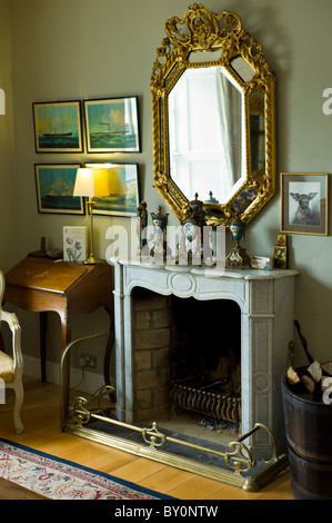 L'élégante salle de dessin traditionnel au Quay House Hotel, Clifden, comté de Galway, Irlande Banque D'Images